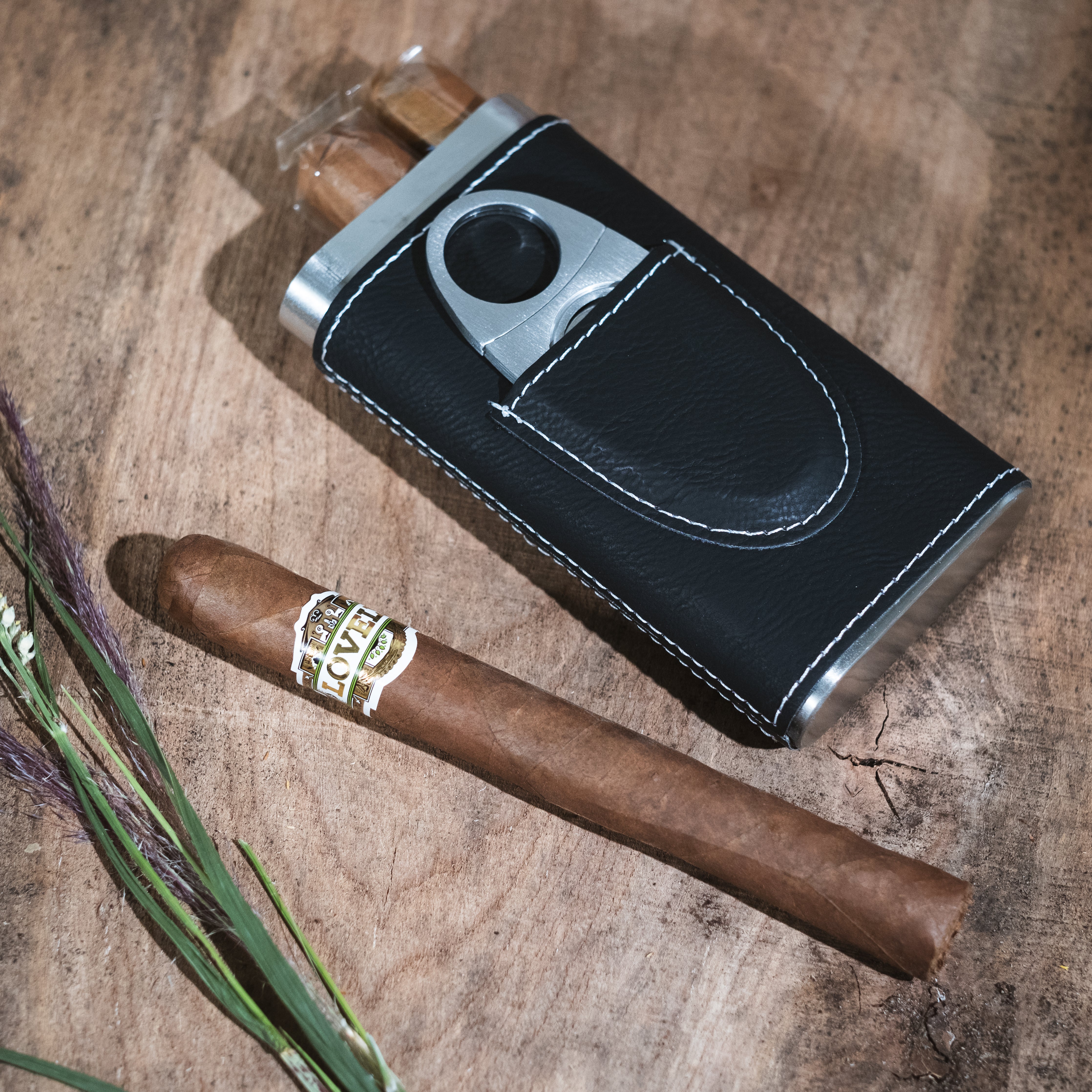 Black/Silver Cigar Case with Cutter