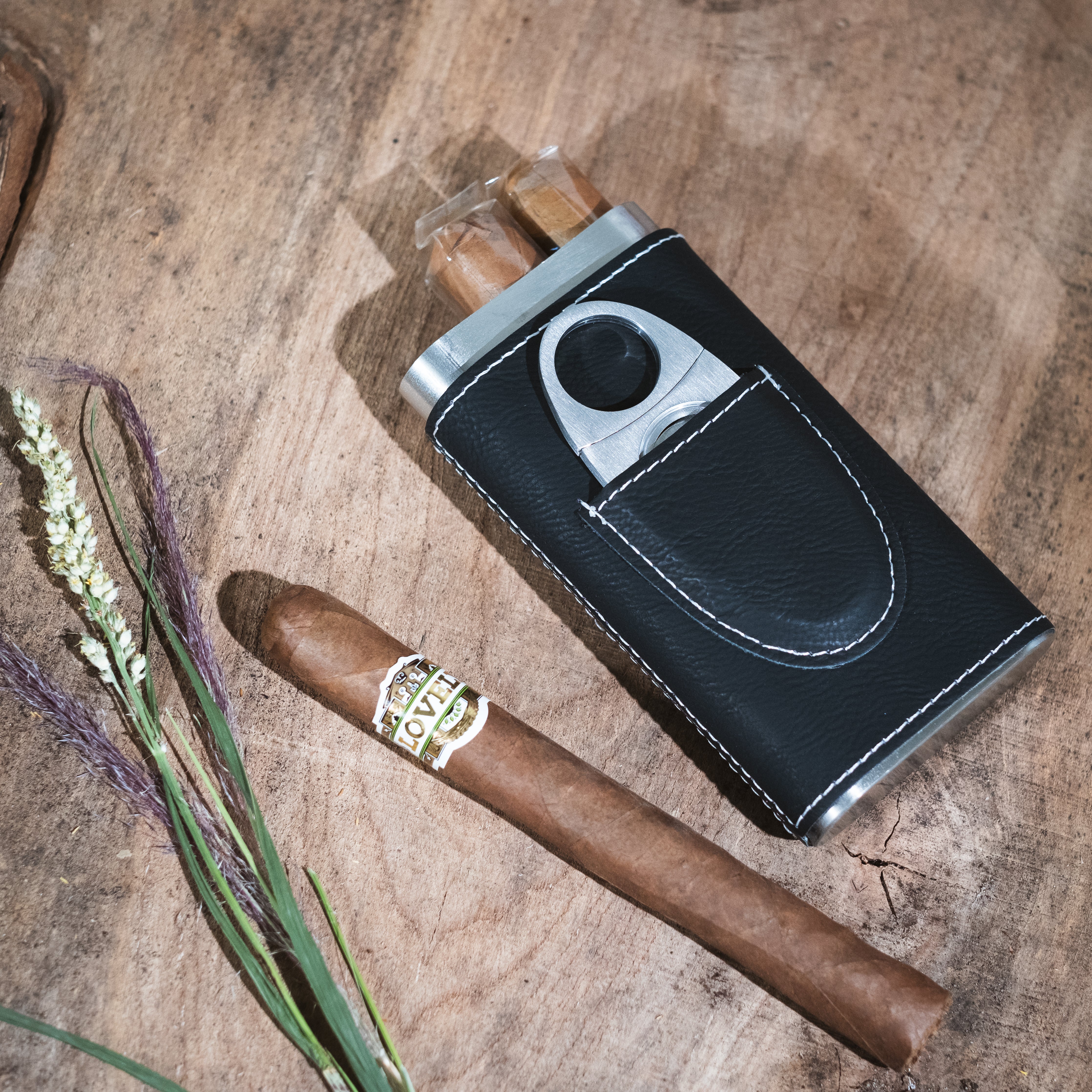 Black/Silver Cigar Case with Cutter