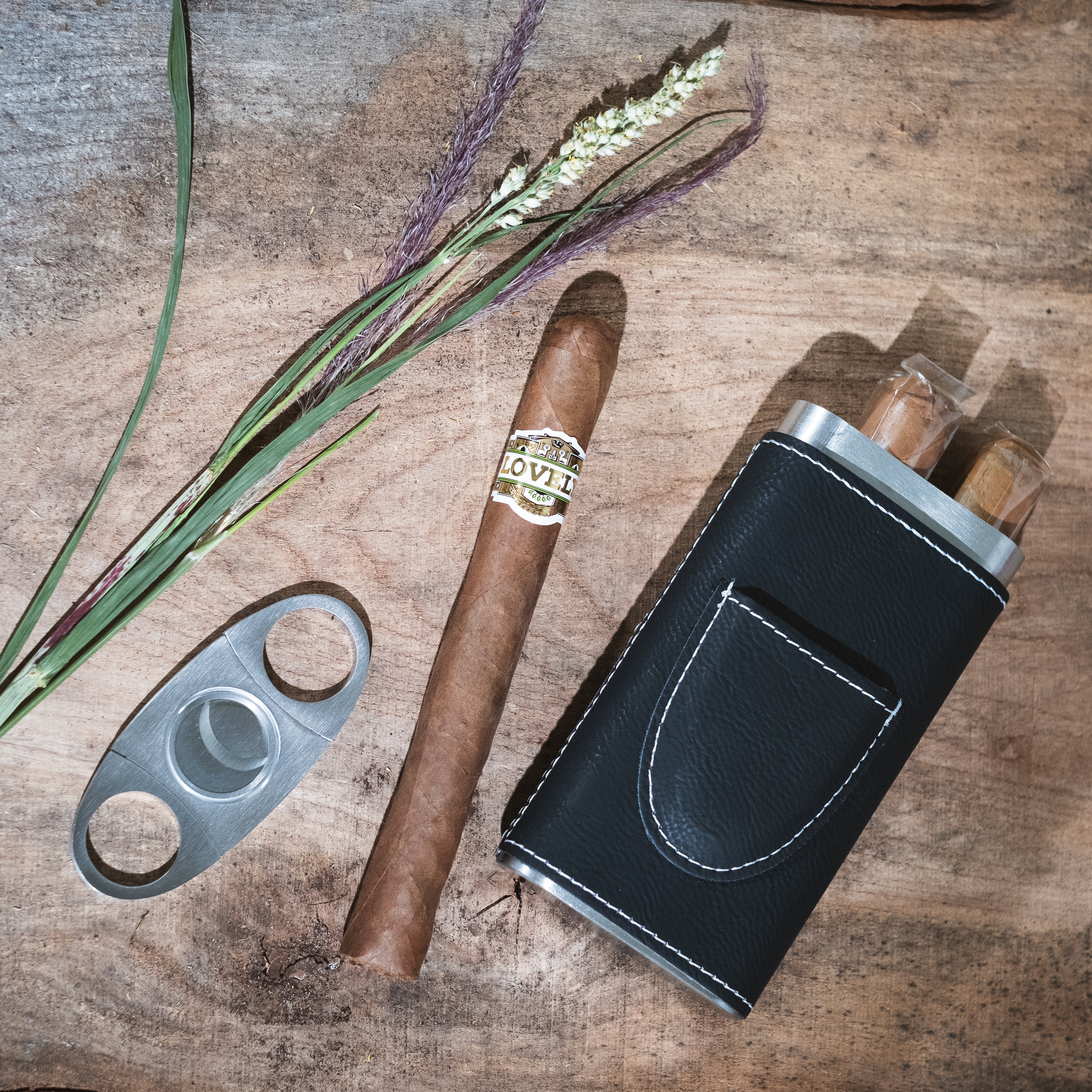 Black/Silver Cigar Case with Cutter